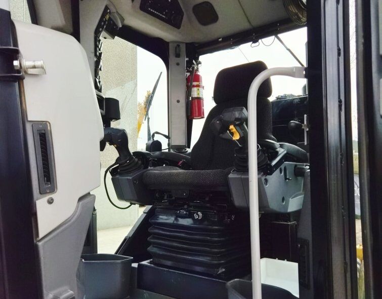 CATERPILLAR  140 AWD ***IMPECABLE***